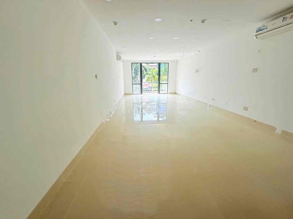 Rent six stories, Kadc him blue, Hoàng Trọng Mậu, elevator, 7th District