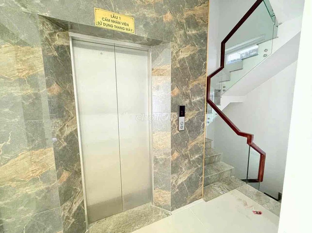 Rent six stories, Kadc him blue, Hoàng Trọng Mậu, elevator, 7th District
