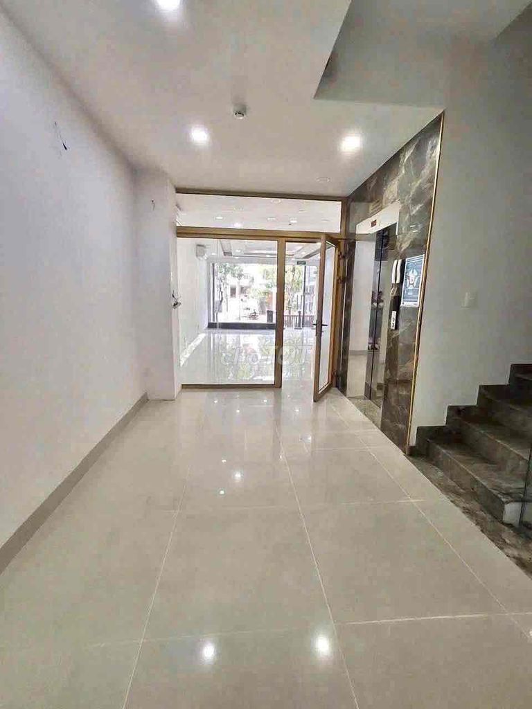 Rent six stories, Kadc him blue, Hoàng Trọng Mậu, elevator, 7th District