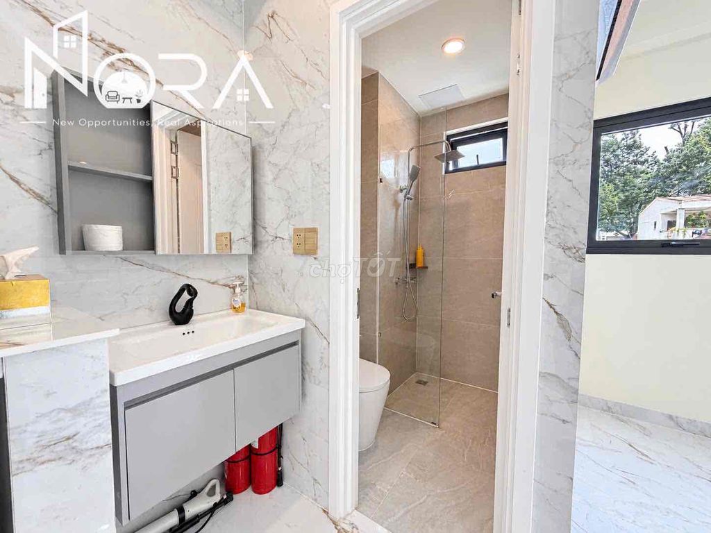 A 50-metre-high-size kitchen bedroom. Five by the East Market.