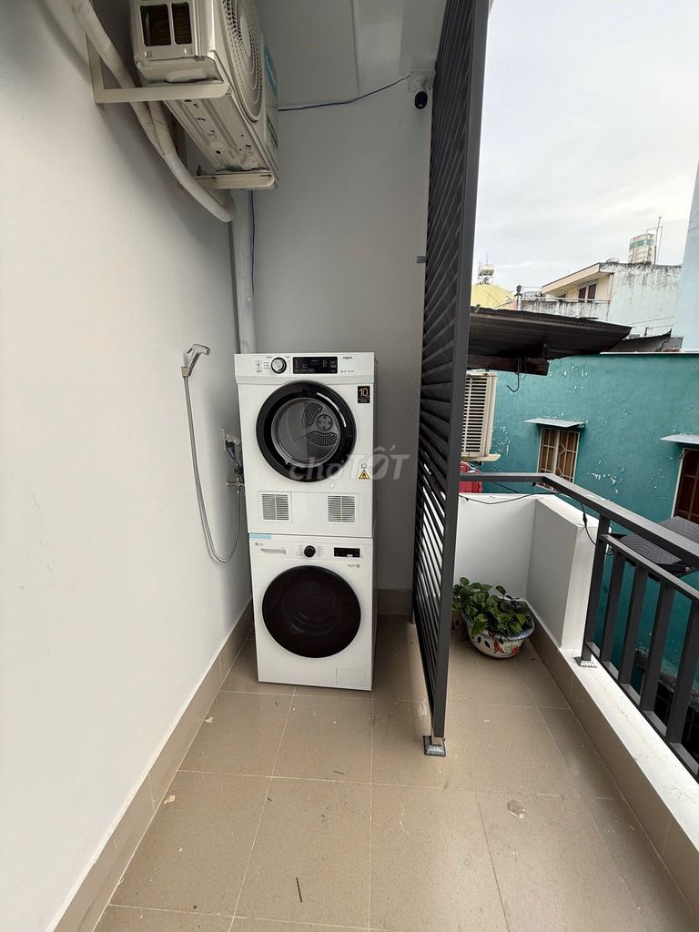 The 10th District Inn owns a balcony, a dryer, close to the Hague - 5.8 million.