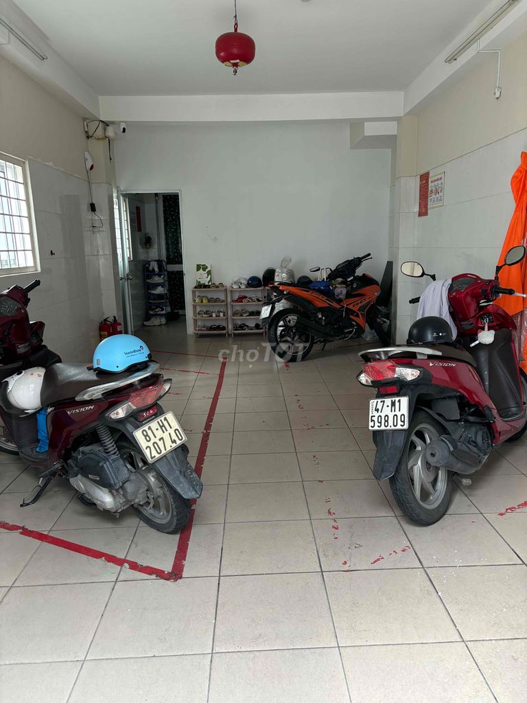 Pass back to Phú Nhuận