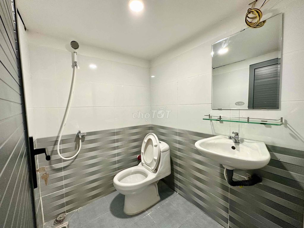 Rent the room 500 yards from the Red Eagle.