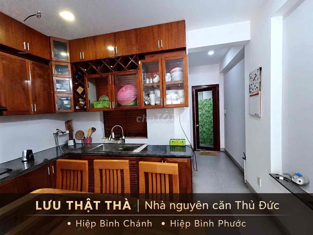 The main alley of the car is three Honglong Bedrooms near the Ping-Yung