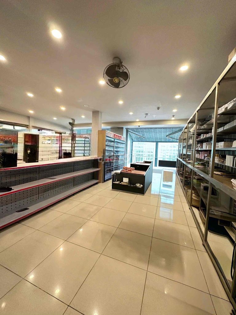 Rent a ten-foot Bàu Cát-b street. area: 8 meters x 18 meters 3 floors at 48 million