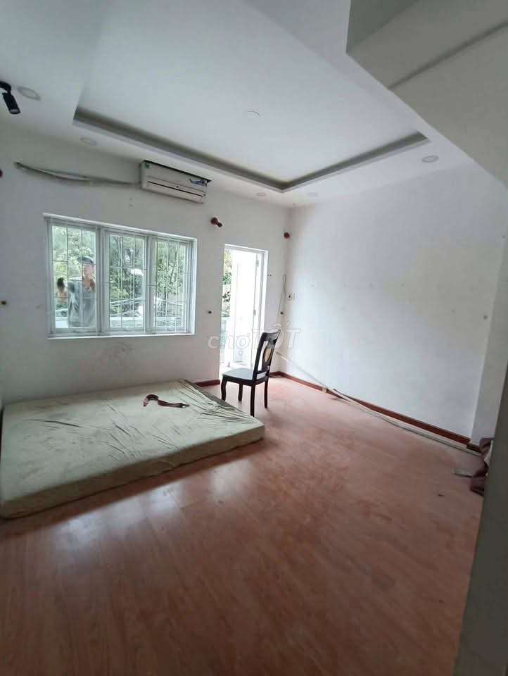 4 x 20 meters renter 2 for 15 new safe houses 6th District 6