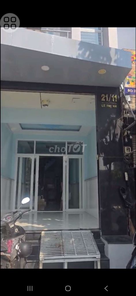 It's the owner who rents the front house on Lê Thị Hà.