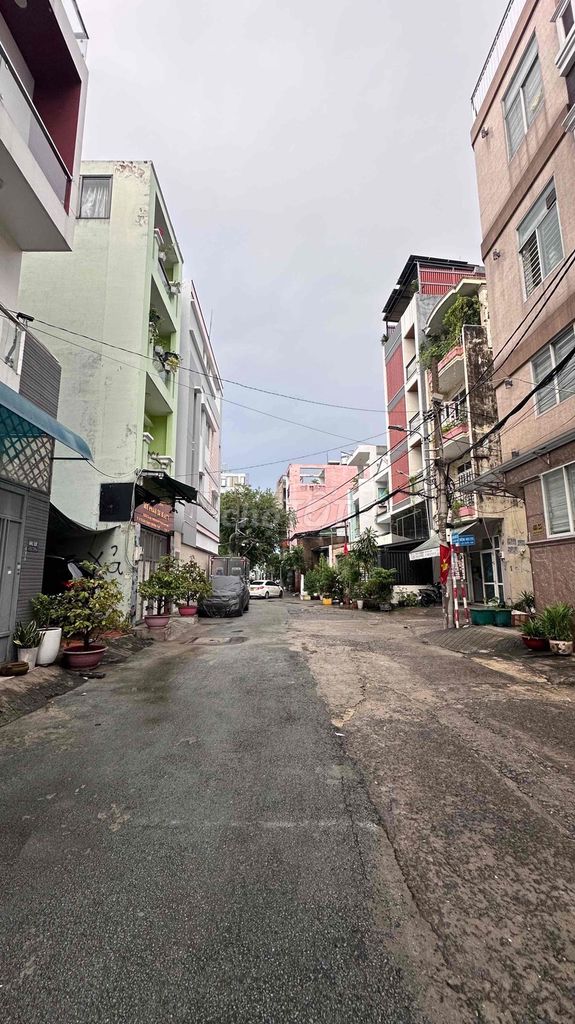 We're going to hire an AA Tân Phú - an area of 4 x 13 m. 1 .1 .1 .9 million.
