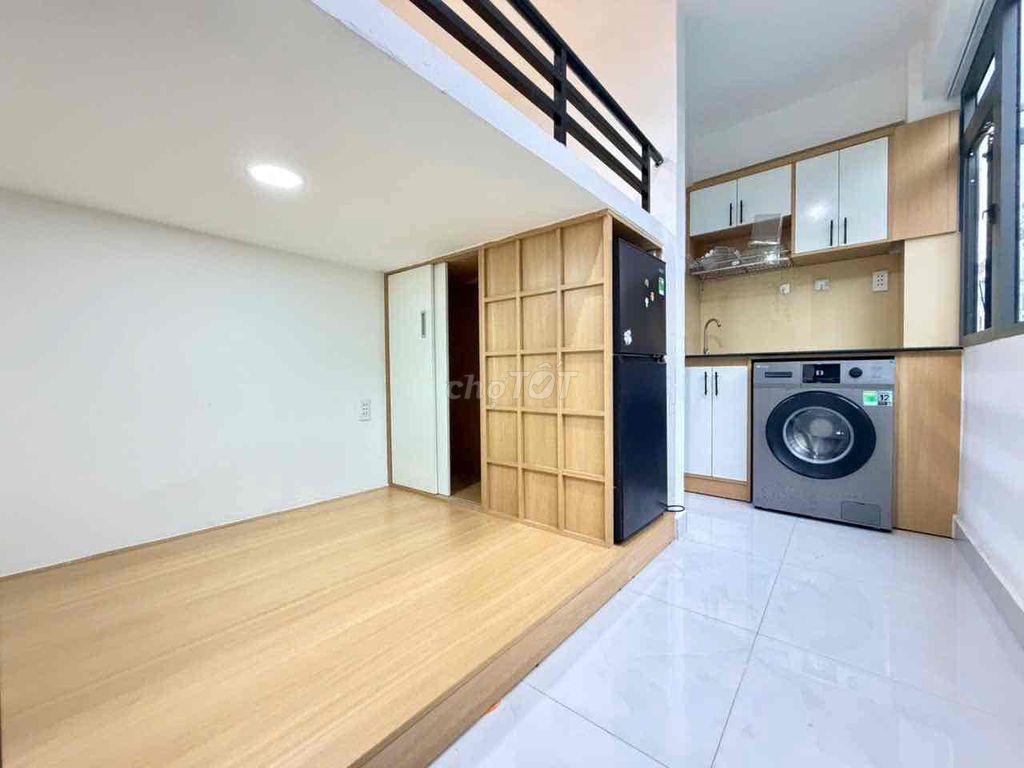 It's the owner who tells the news - just emptied 2 rooms full interior.
