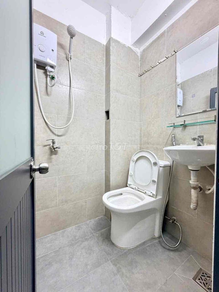 It's the owner who tells the news - just emptied 2 rooms full interior.