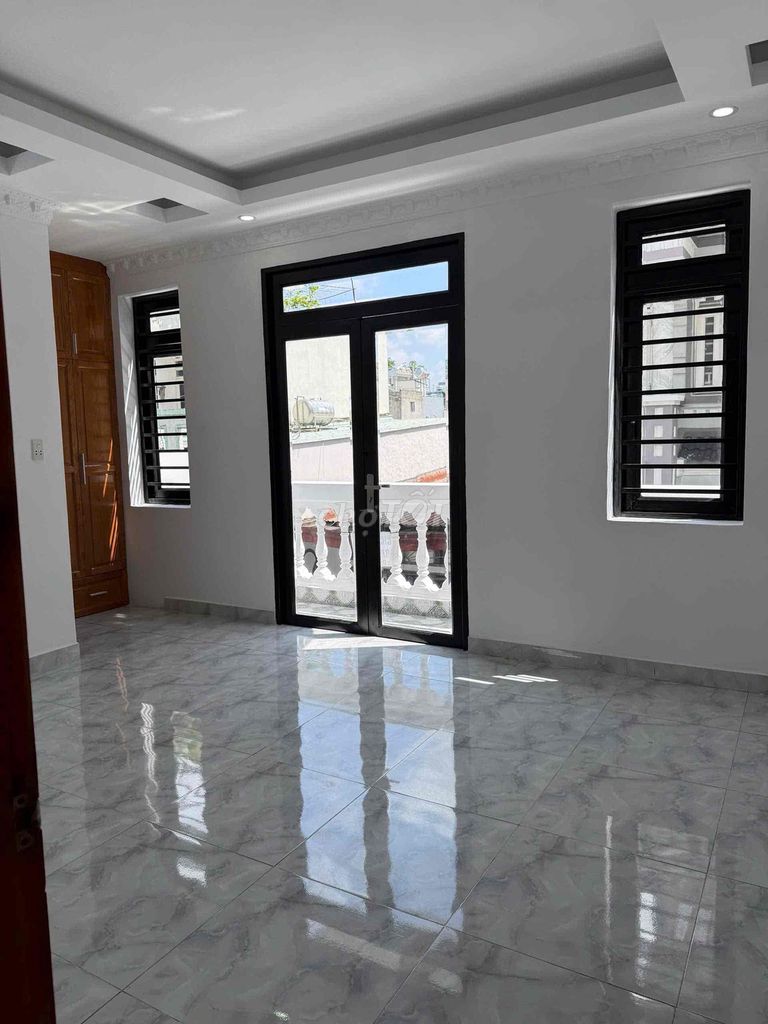 Rent 38/14 số 22 số 22 motorways in a three-story elevator.