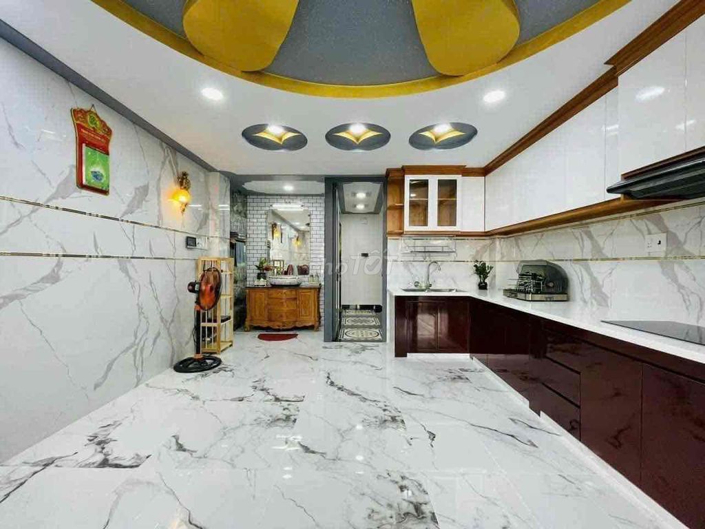 Rent a front house on Qq11011 Gò Vấp.