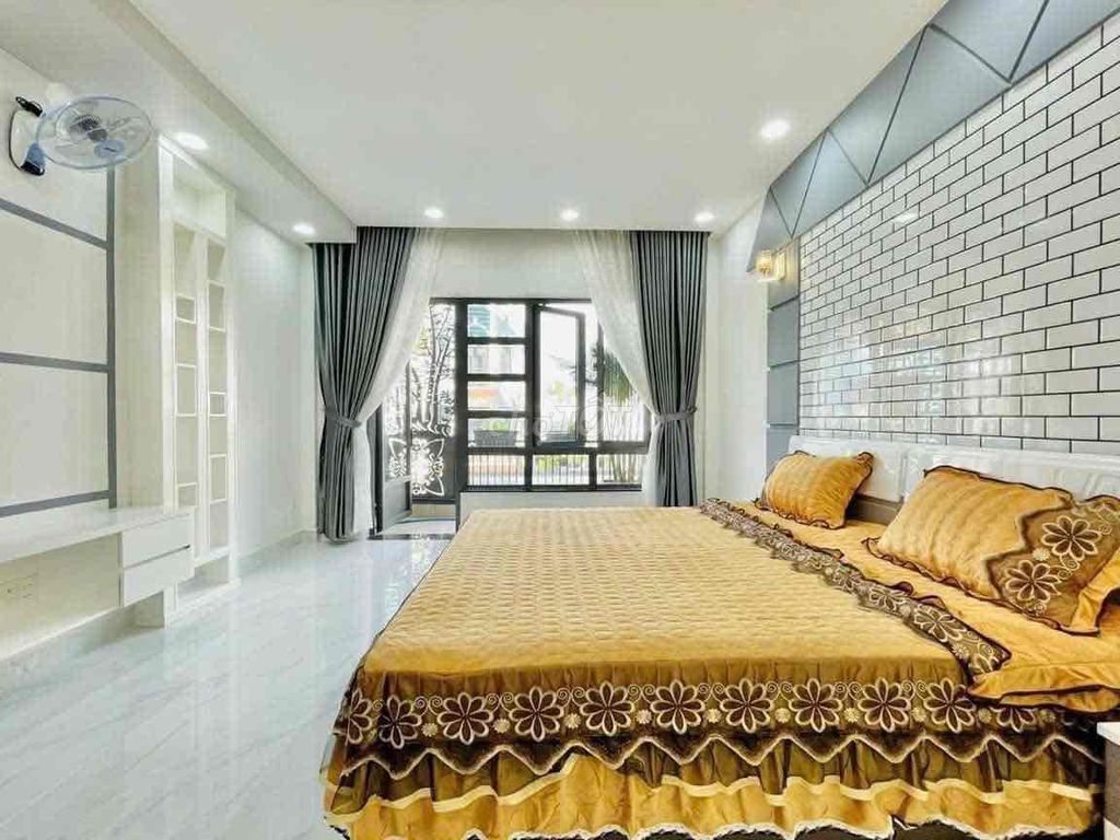 Rent a front house on Qq11011 Gò Vấp.