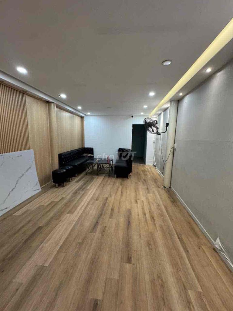 Rent a front house on Nguyễn Văn Khối.