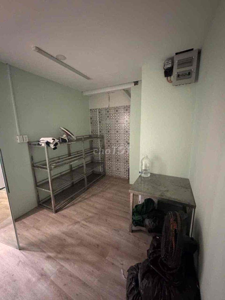 Rent a front house on Nguyễn Văn Khối.