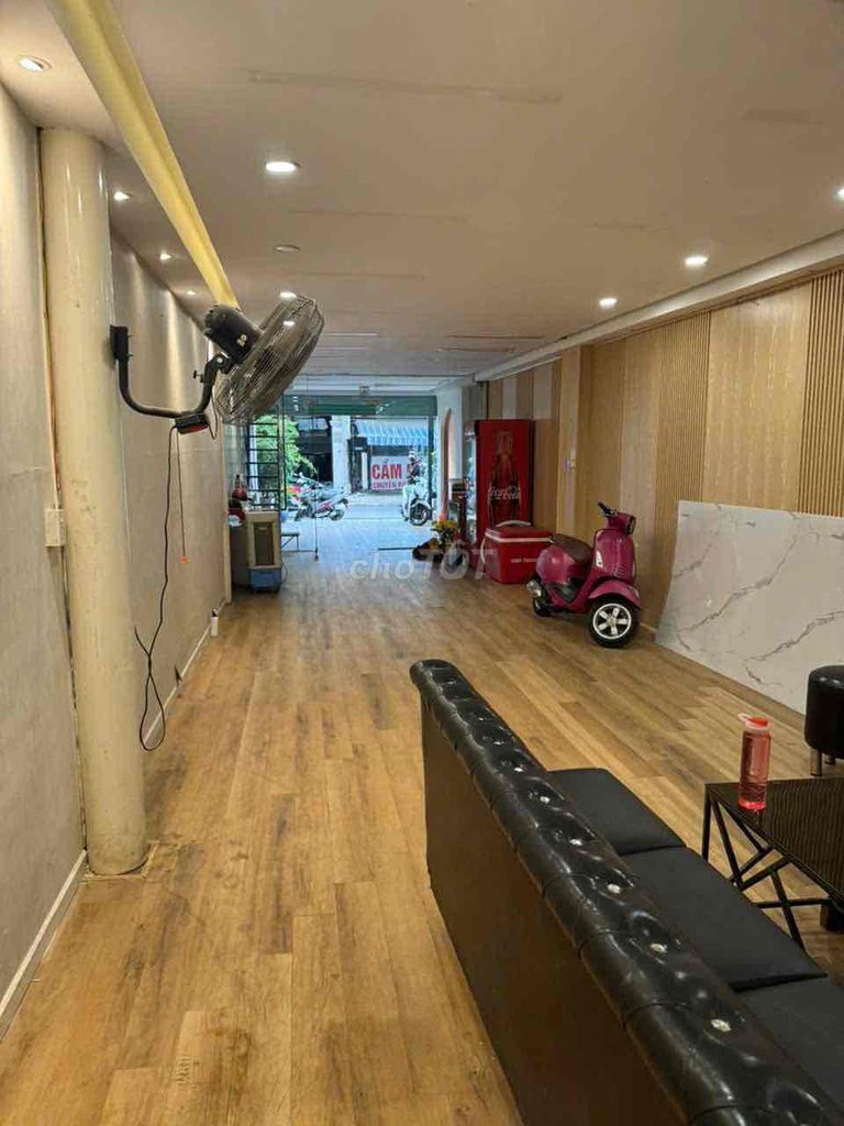 Rent a front house on Nguyễn Văn Khối.