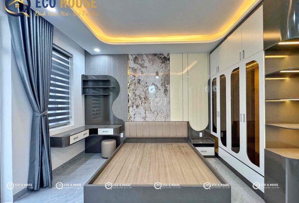 The new balcony studio is 100%-luxury elevator.