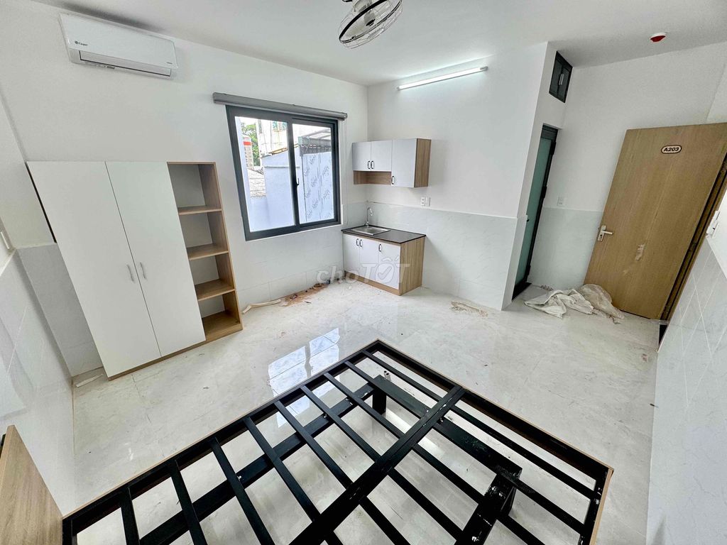 Open the large window studio full new furniture 100% near  cmt8
