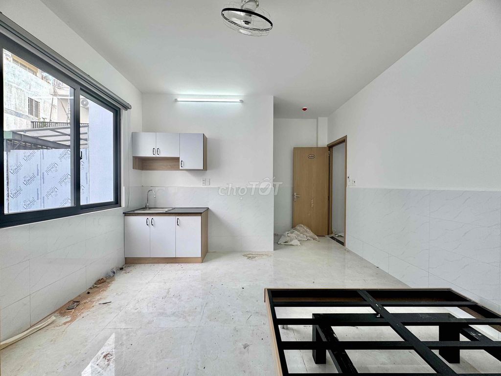 Open the large window studio full new furniture 100% near  cmt8