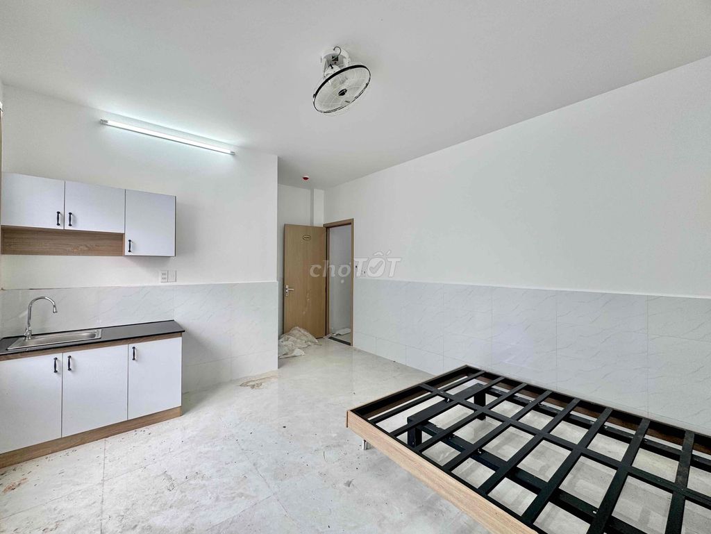 Open the large window studio full new furniture 100% near  cmt8