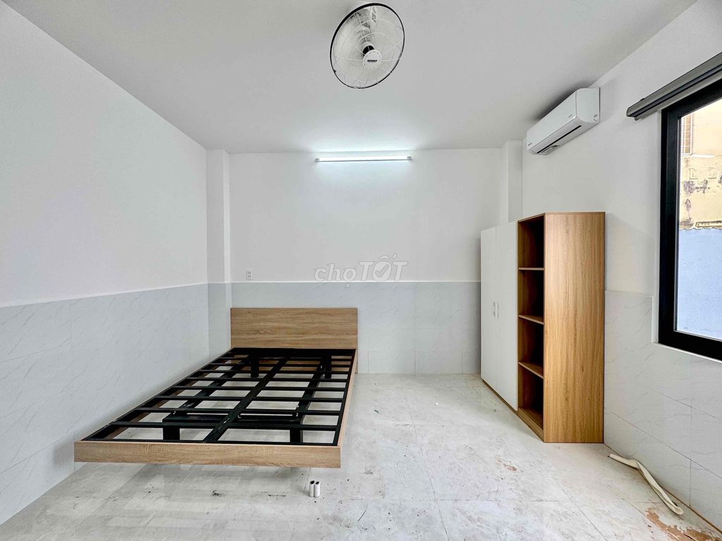 Open the large window studio full new furniture 100% near  cmt8