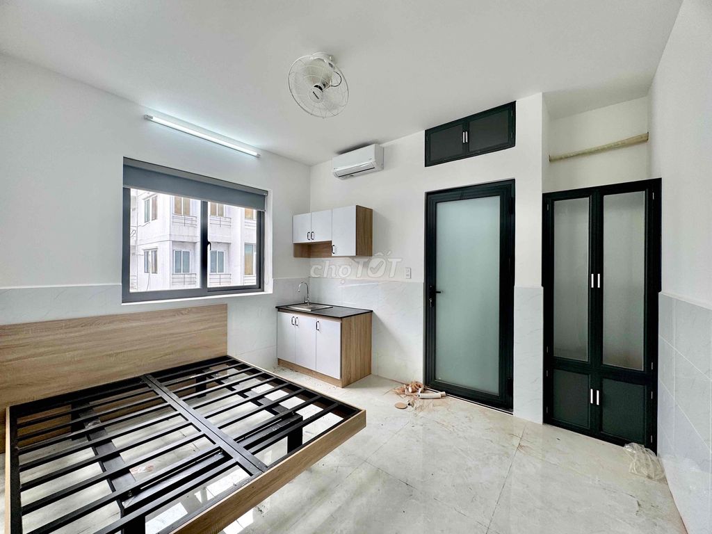 Open the large window studio full new furniture 100% near  cmt8