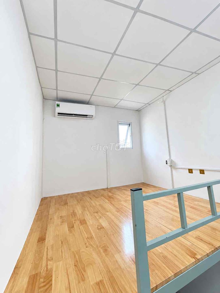 The cold room's near the dhv.