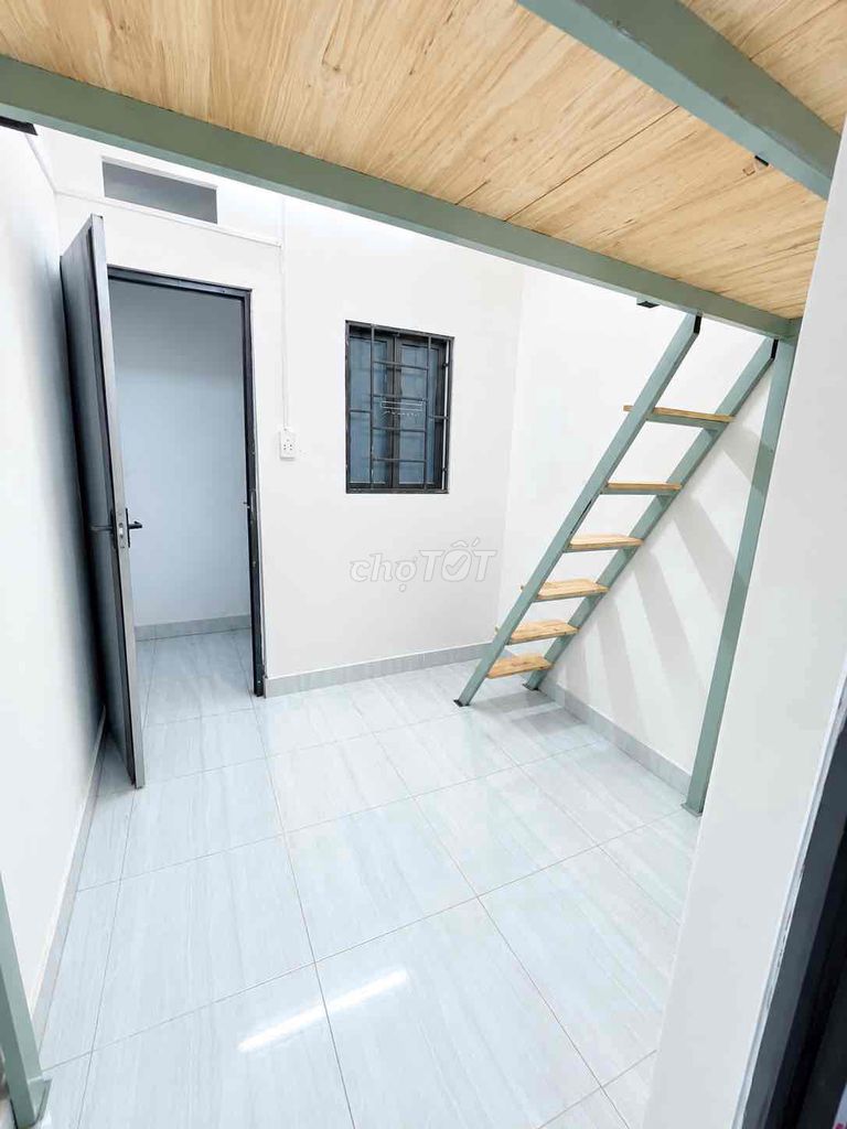 The cold room's near the dhv.