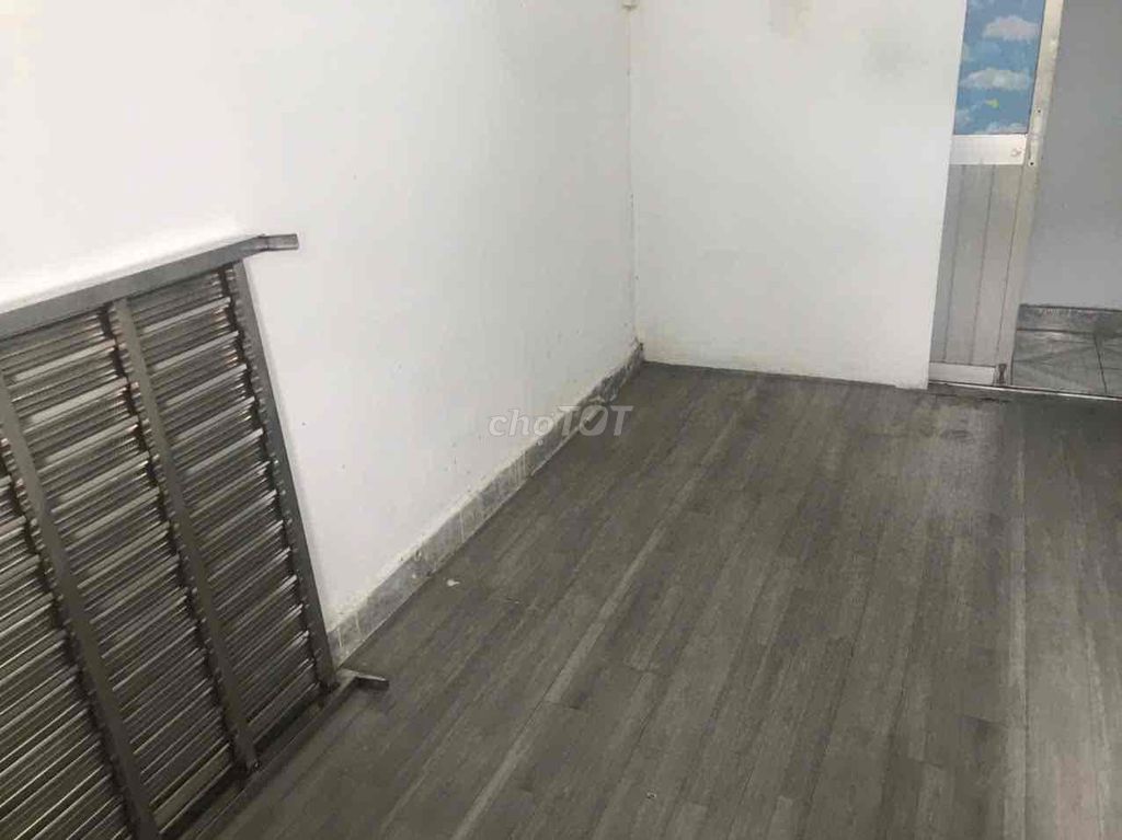 Room 1 female 5 to 24 hours, downtown Tân Bình, violation two