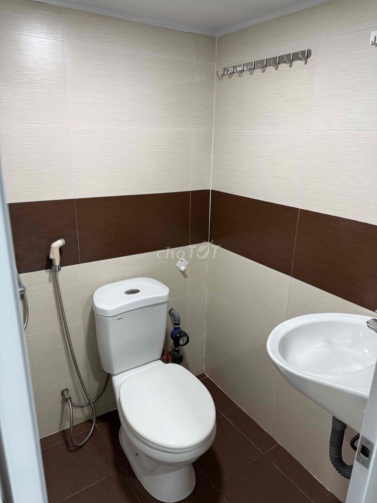 Ladies' room 3