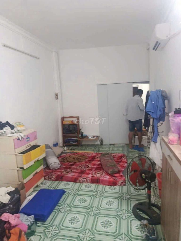 3 rooms in the Lavel