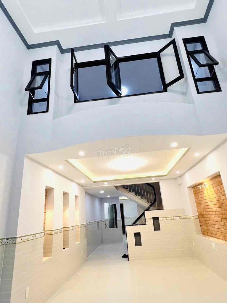 The whole five-story rental house, Tạ Quang Bửu-7705 District 8 front.
