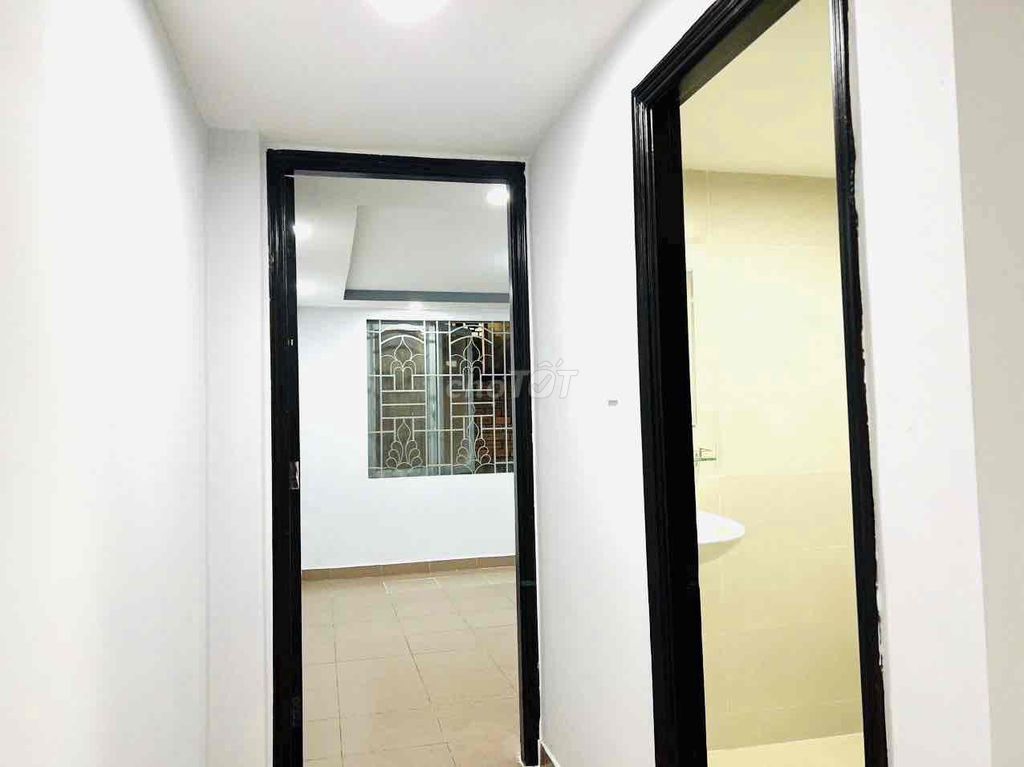 The whole five-story rental house, Tạ Quang Bửu-7705 District 8 front.