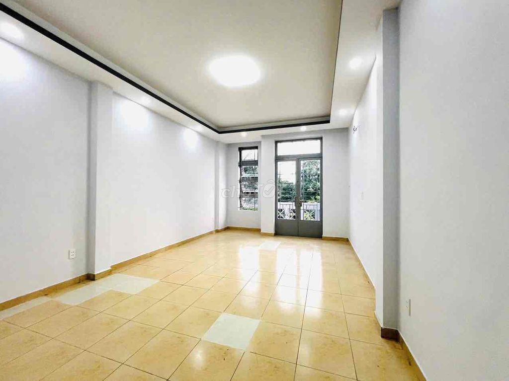 The whole five-story rental house, Tạ Quang Bửu-7705 District 8 front.