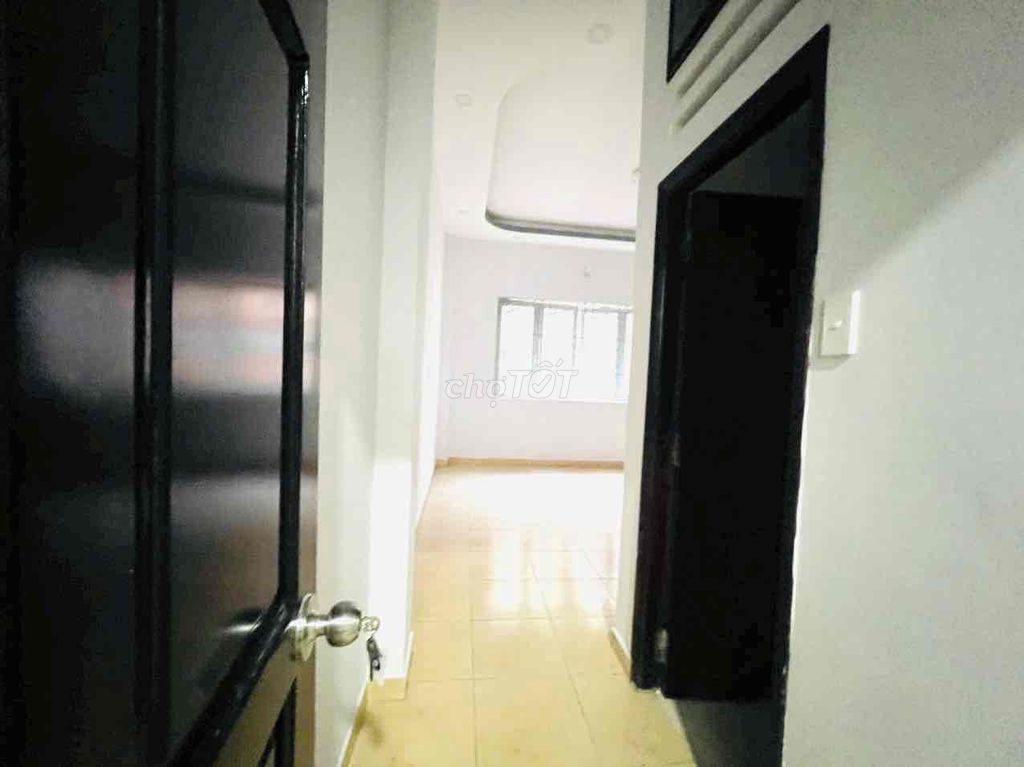 The whole five-story rental house, Tạ Quang Bửu-7705 District 8 front.