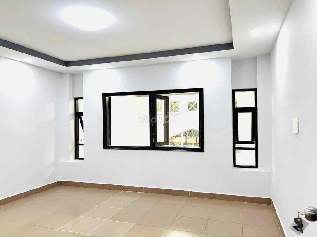 The whole five-story rental house, Tạ Quang Bửu-7705 District 8 front.