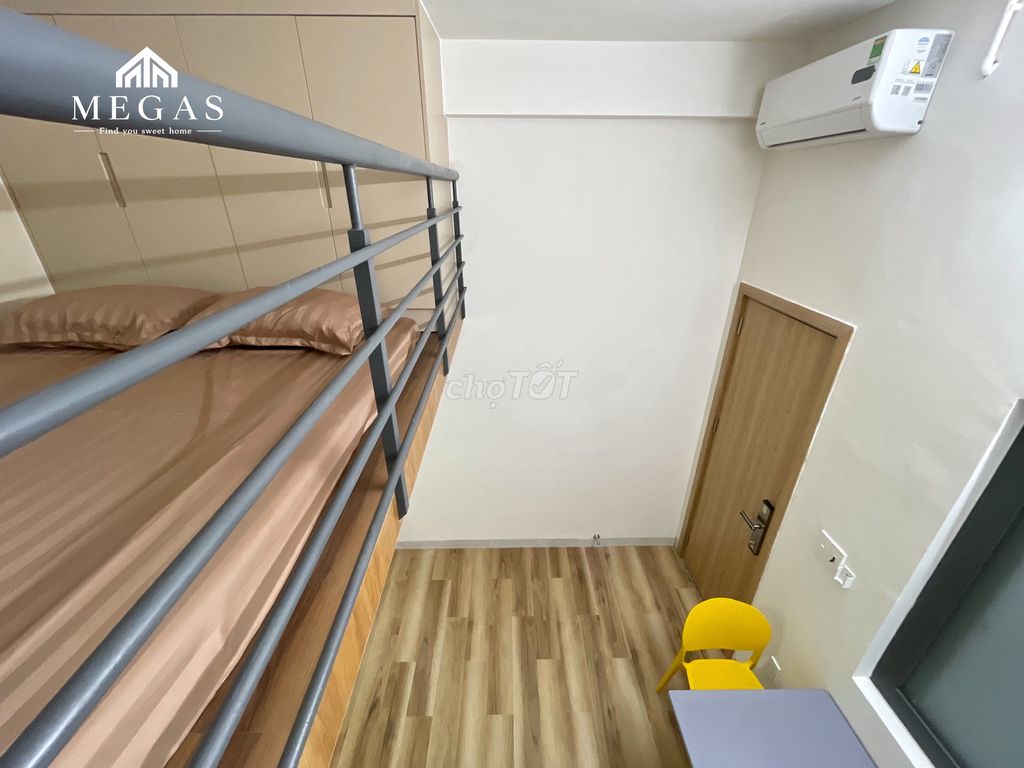 close to University hiflit _ Full interior of the refrigerator_right