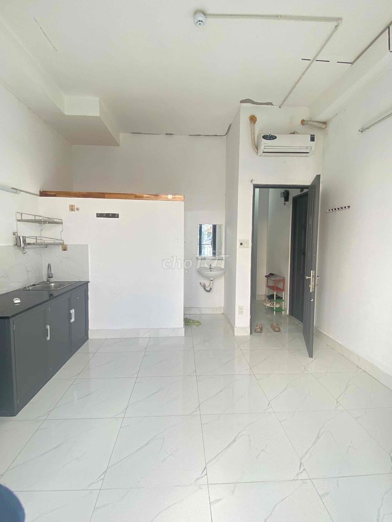 Rent the balcony, there's a guard in the safe apartment. It's your fault, boss.