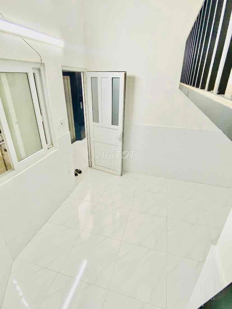 Rent the balcony, there's a guard in the safe apartment. It's your fault, boss.