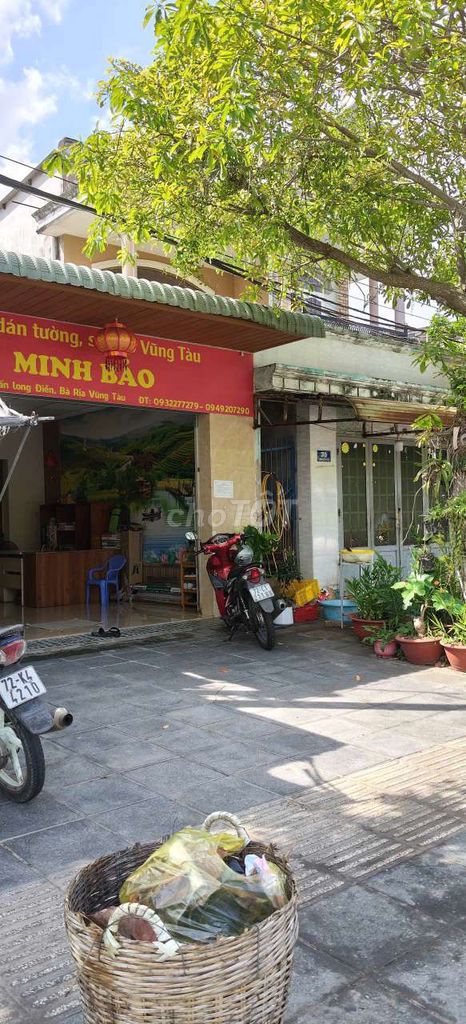 The owner rented the area to Mrs. Sheparda.