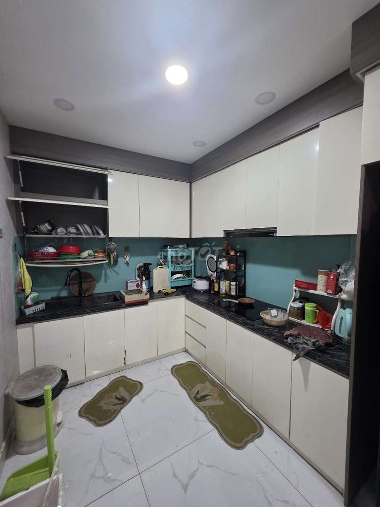 We need to rent a nice new house, three bedrooms, two toilets, 12th.