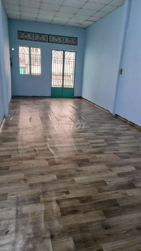 Rent the original house, near the market