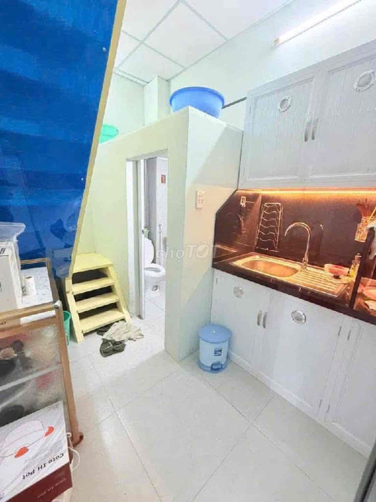 Renting two floors of the second corner on the 4th.