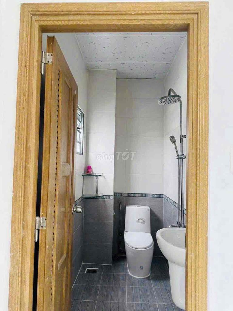 The big house (nearly by the stop) Two-story four-story bedroom three toilets. interior