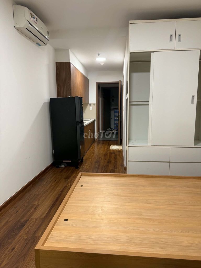 Rent the studio a master bedroom.