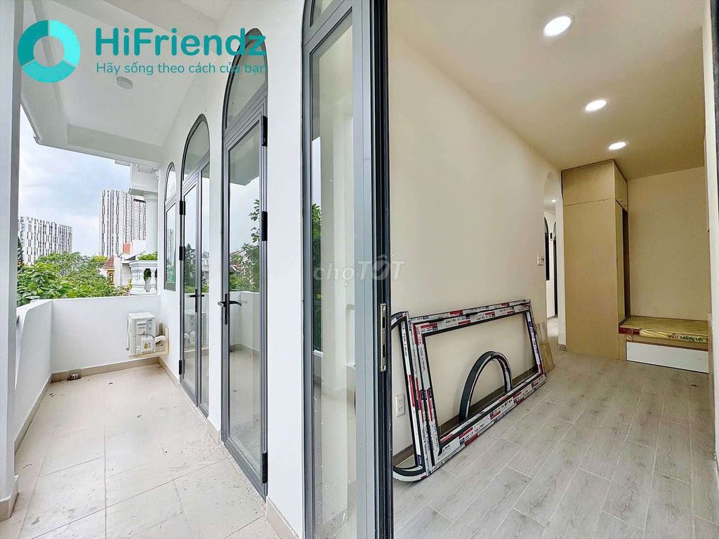 Rent the balcony apartment - full interior, almost extended