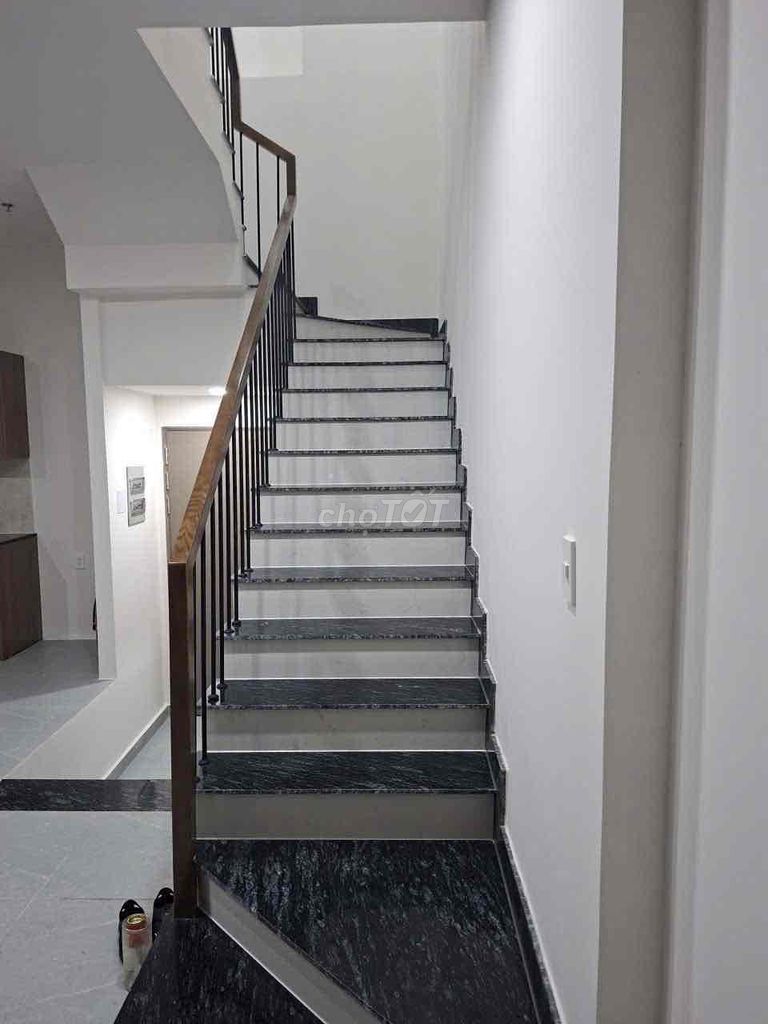 Villa's empty for rent; Only 13 million a month. Xiang Xiang