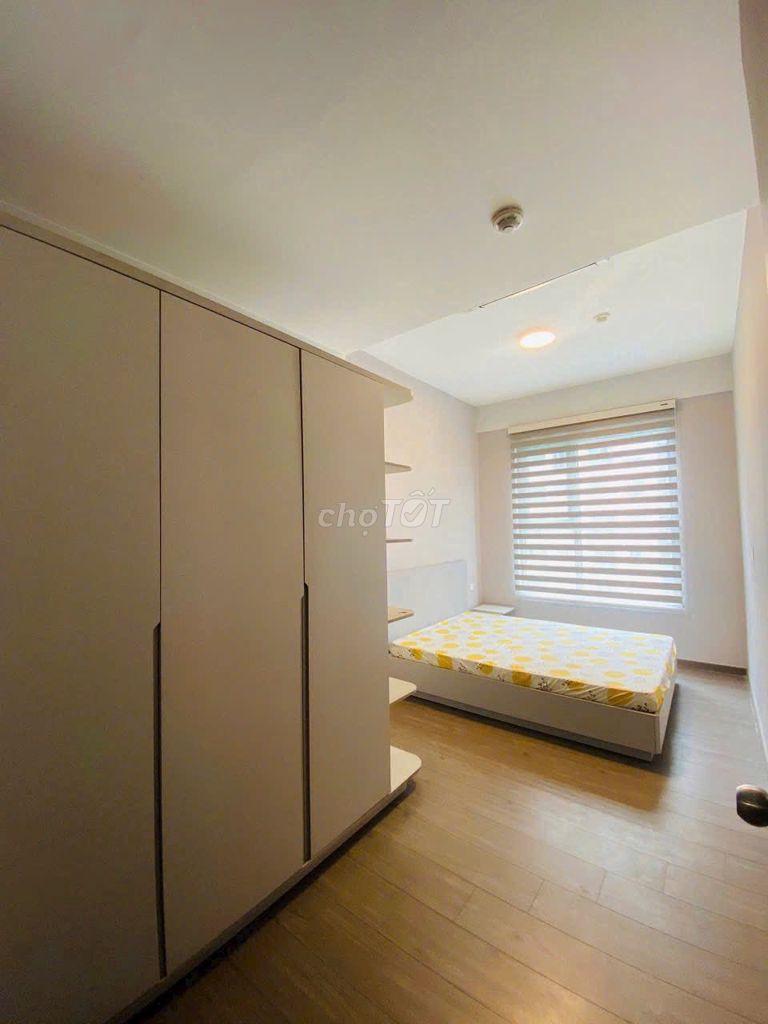 Rent out 3 rooms of the corner; There's furniture. The rent is 9.5 million. Musk
