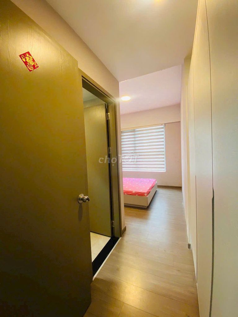 Rent out 3 rooms of the corner; There's furniture. The rent is 9.5 million. Musk