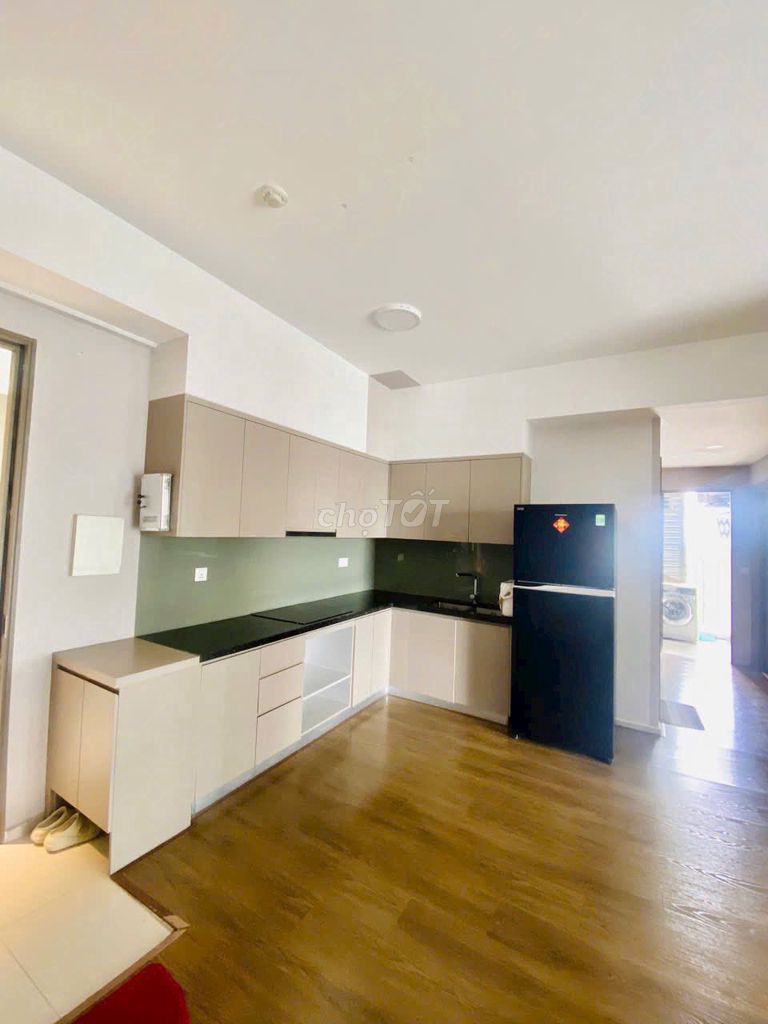 Rent out 3 rooms of the corner; There's furniture. The rent is 9.5 million. Musk